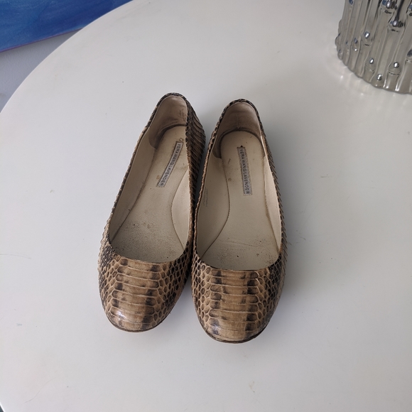 Vera Wang Lavender snakeskin patterned flats size 6.5 - Picture 2 of 10